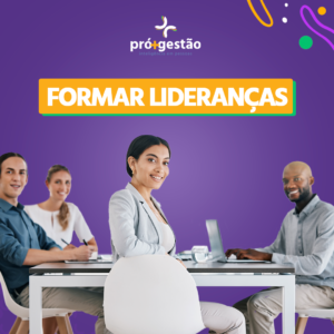 Uma mulher olhando para trás e mais três pessoas em uma mesa.